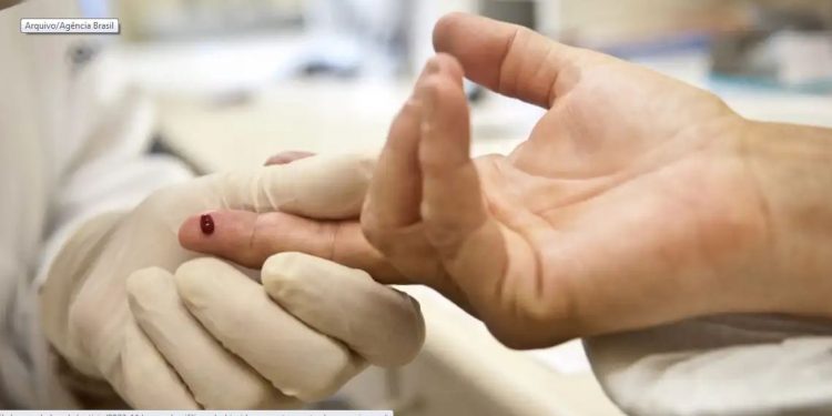 Casos de sífilis e de HIV/aids aumentam entre homens jovens