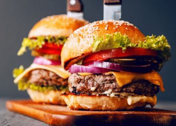 Procon notifica lanchonetes sobre diminuição de tamanho de lanches