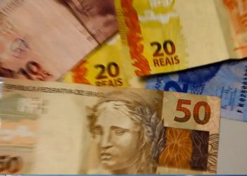 Presidente Lula assina decreto que reajusta salário mínimo para R$ 1.412