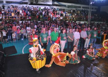 Cidade Natal: Excelente público compareceu ao espetáculo de Natal no Lar Paraná