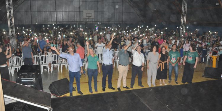 Jardim Tropical: Espetáculo natalino foi assistido por grande público na Asa Leste
