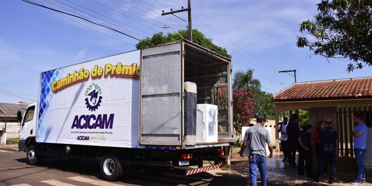 Acicam inicia a entrega dos três caminhões de prêmios