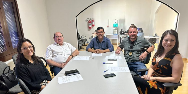 Procon e Polícia Civil firmam parceria inédita em defesa do consumidor em Campo Mourão