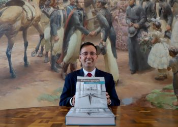Historiador lança livro sobre o Palácio Iguaçu, que completa 70 anos em 2024