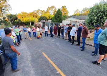 Inaugurado asfalto em dois trechos de ruas no Jardim Tropical 2