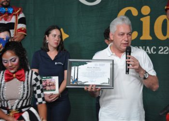 Assembleia Legislativa do Paraná homenageia Associação Sou Arte