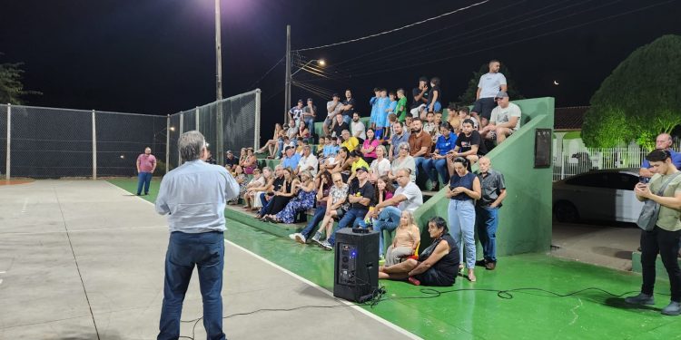 Prefeitura entrega reforma de praça e quadra de esportes do Jardim Capricórnio