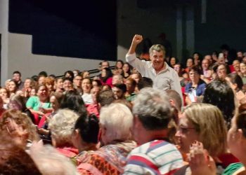 Autobiografia de Paulo Betti lota Teatro Municipal de Campo Mourão