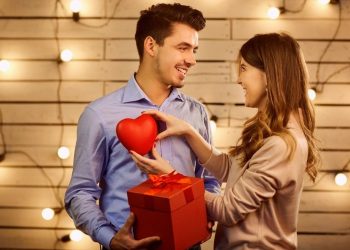 Lojas abertas até às 17 horas, neste sábado, em Campo Mourão