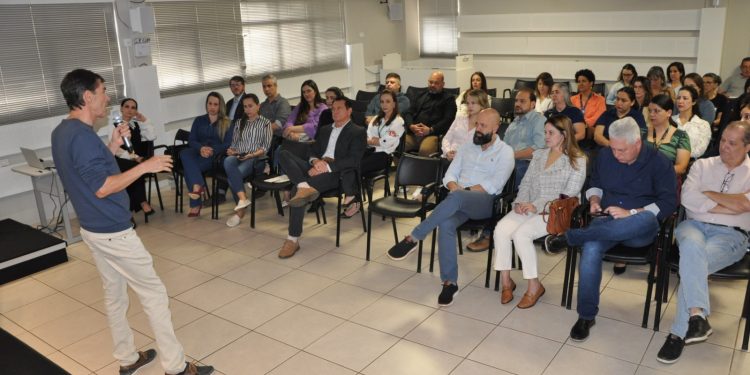 Educação: Câmara Temática do Codecam reúne-se com os pré-candidatos