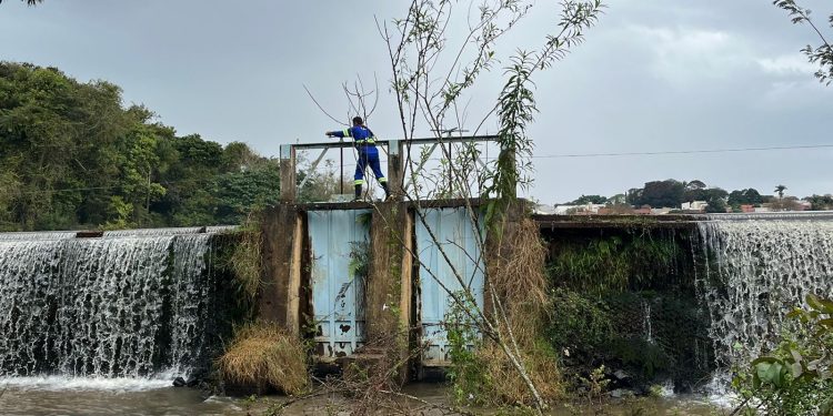 Campo Mourão: iniciada obra de desassoreamento do Parque do Lago
