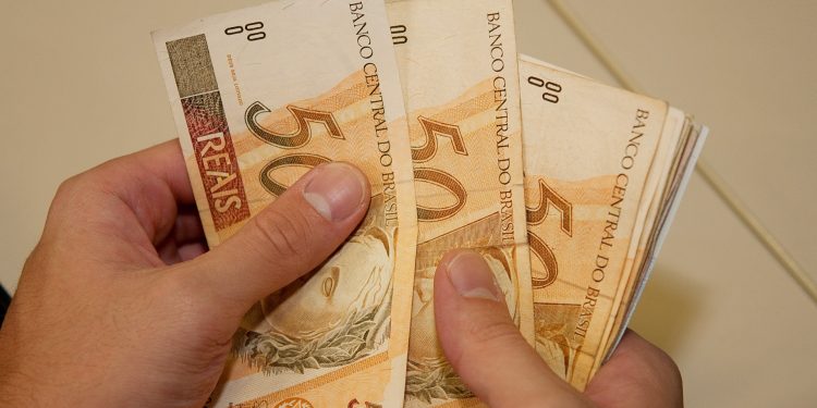 Há 30 anos, Plano Real derrubava hiperinflação e estabilizava economia