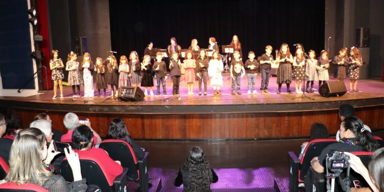 Recital de Inverno lota Teatro Municipal de Campo Mourão