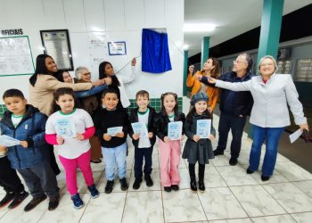 Mais uma escola municipal reformada é entregue à comunidade