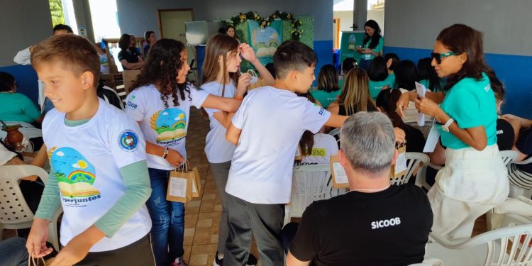 Cooperativa mirim da Escola Narciso Simão desperta interesse de outros estados