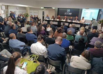 Cursos, novos associados, convidados e homenagens na reunião da Acicam