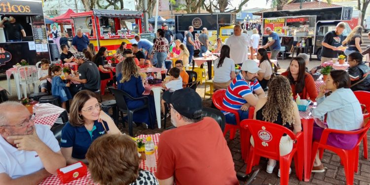 Feira Criativa movimentou o domingo dos mourãoenses