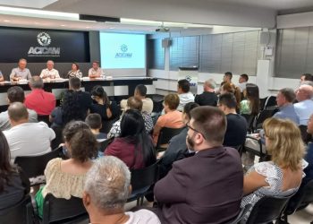Acicam realizou reunião mensal