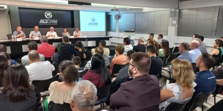 Acicam realizou reunião mensal