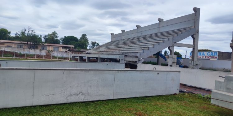 Começa ser montada arquibancada com 4 mil lugares no Estádio dos Amadores