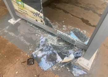 Campo Mourão enfrenta novo caso de vandalismo em ponto de ônibus recém-instalado