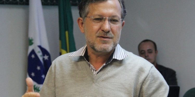 Tauillo Tezelli na reunião da Acicam