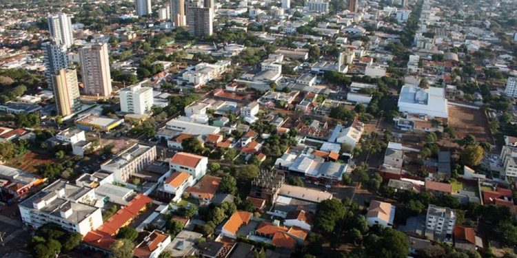Comércio de Campo Mourão aberto no dia 10 e fechado no dia 12