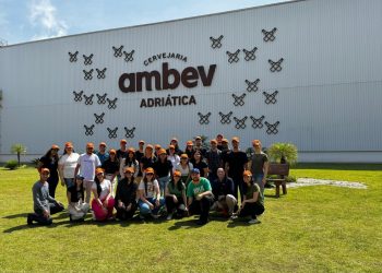 Unespar/C. Mourão: Acadêmicos de Ciências Contábeis fizeram visita ao CRCPR e a Ambev