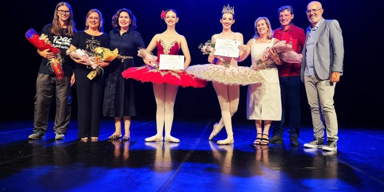 Academia Municipal de Ballet forma mais duas bailarinas