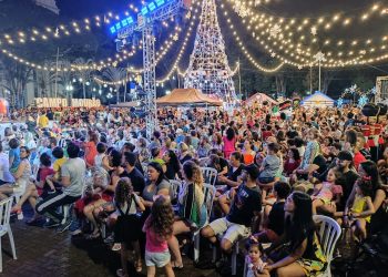 Milhares de pessoas e muitas surpresas marcaram a abertura do Natal Cultural