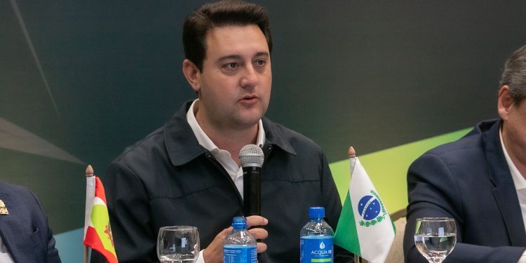 Governo do Paraná vai pagar 13º salário de forma integral no dia 6 de dezembro