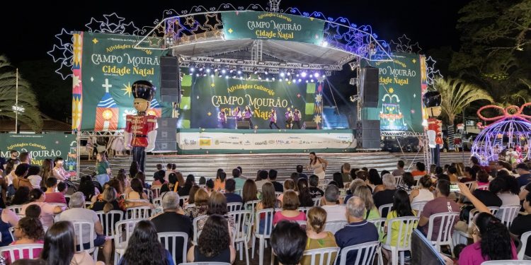Praça São José: Vasta estrutura para o público na abertura do Natal Cultural