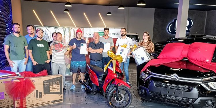 Acicam entregou carro e outros prêmios da campanha de Natal
