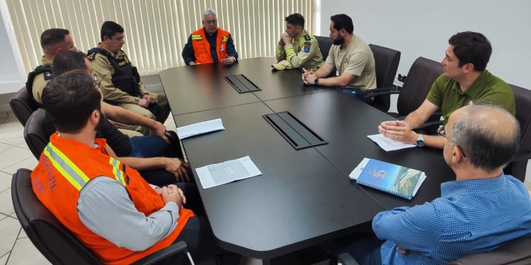 Prefeitura de Campo Mourão reforça integração das forças públicas em ações da Defesa Civil
