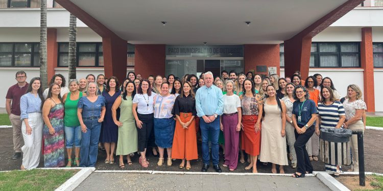 Prefeito Douglas recebe Diretores da Educação Municipal e anuncia uniformes e materiais escolares para 2026