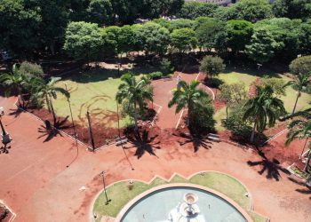 Praças da área central de Campo Mourão recebem obras