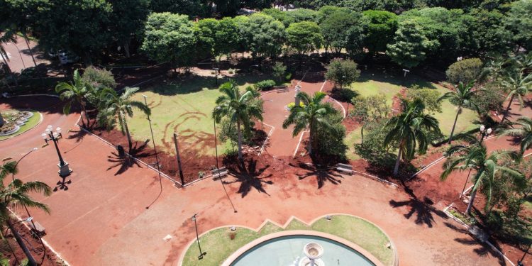 Praças da área central de Campo Mourão recebem obras