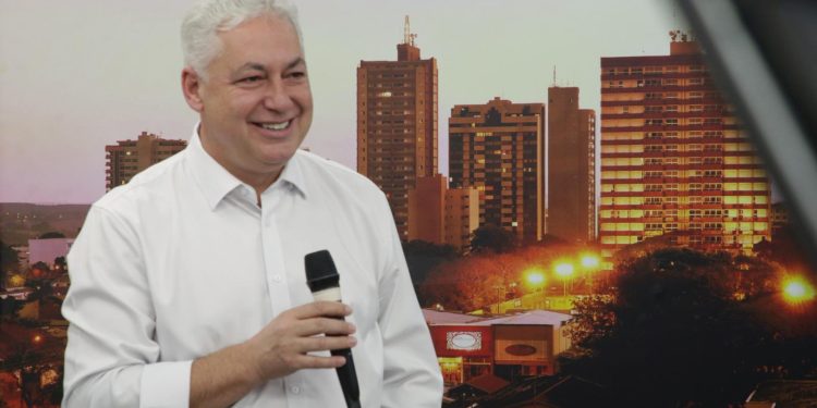 Douglas anuncia criação de comissão para avaliar o estacionamento rotativo de Campo Mourão