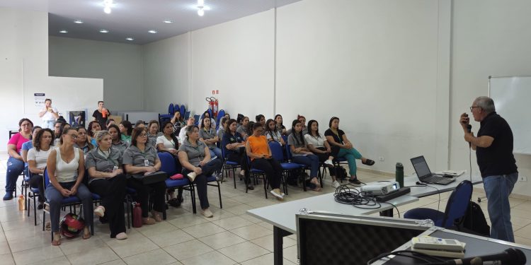 Secretaria de Saúde de Campo Mourão realiza capacitação para recepcionistas da rede municipal de saúde