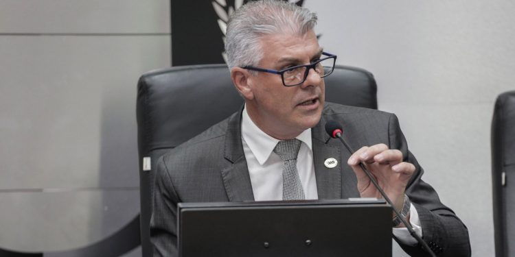Martins sugere instalação de placas alertando do perigo por afogamento na Cachoeira do Rio do Campo