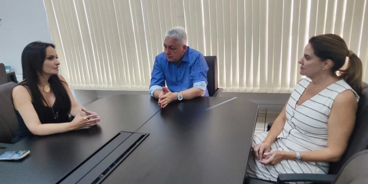 Prefeito recebe demandas da direção do campus da Unespar-CM