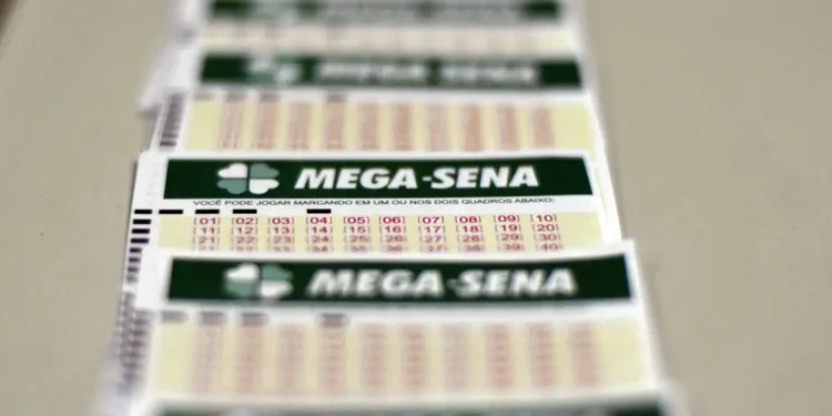 Mega-Sena acumula novamente e pode pagar prêmio de R$ 120 milhões