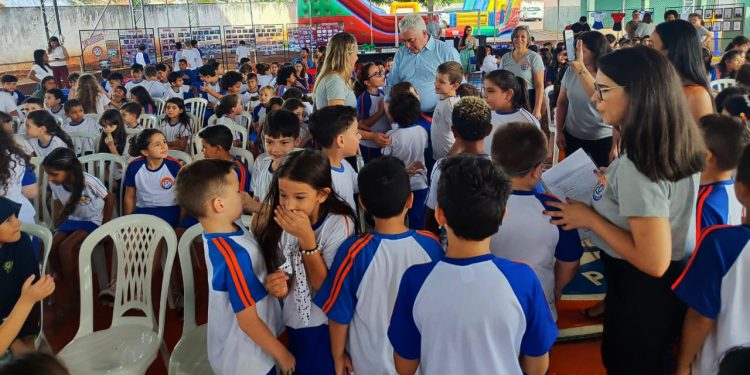 Escola Parigot de Souza faz evento em comemoração aos 50 anos