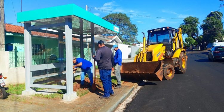 Cinco novos pontos de ônibus instalados em Campo Mourão