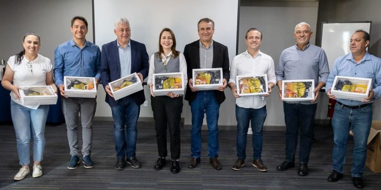 Prefeito de Campo Mourão, Douglas Fabrício, é eleito vice-presidente da Associação dos Consórcios e Associações Intermunicipais do Paraná