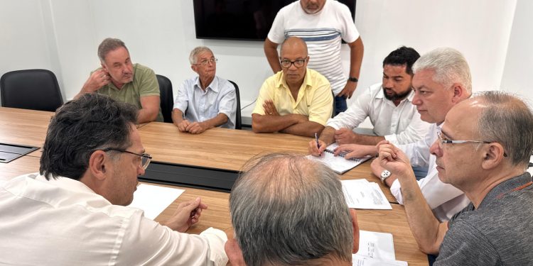 Prefeito Douglas Fabrício discute readequação viária e possível municipalização de trecho da BR-272