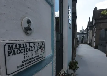 Cultura: Túmulo de Eunice Paiva vira ponto turístico após Ainda Estou Aqui