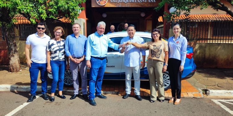 Município entrega veículo zero km para o Lar dos Idosos