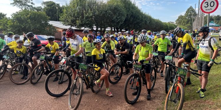 APAExonados por Bike reúne 450 ciclistas em Campo Mourão