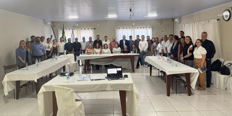 Reunião do CIS-COMCAM discute mudanças administrativas com prefeitos da região